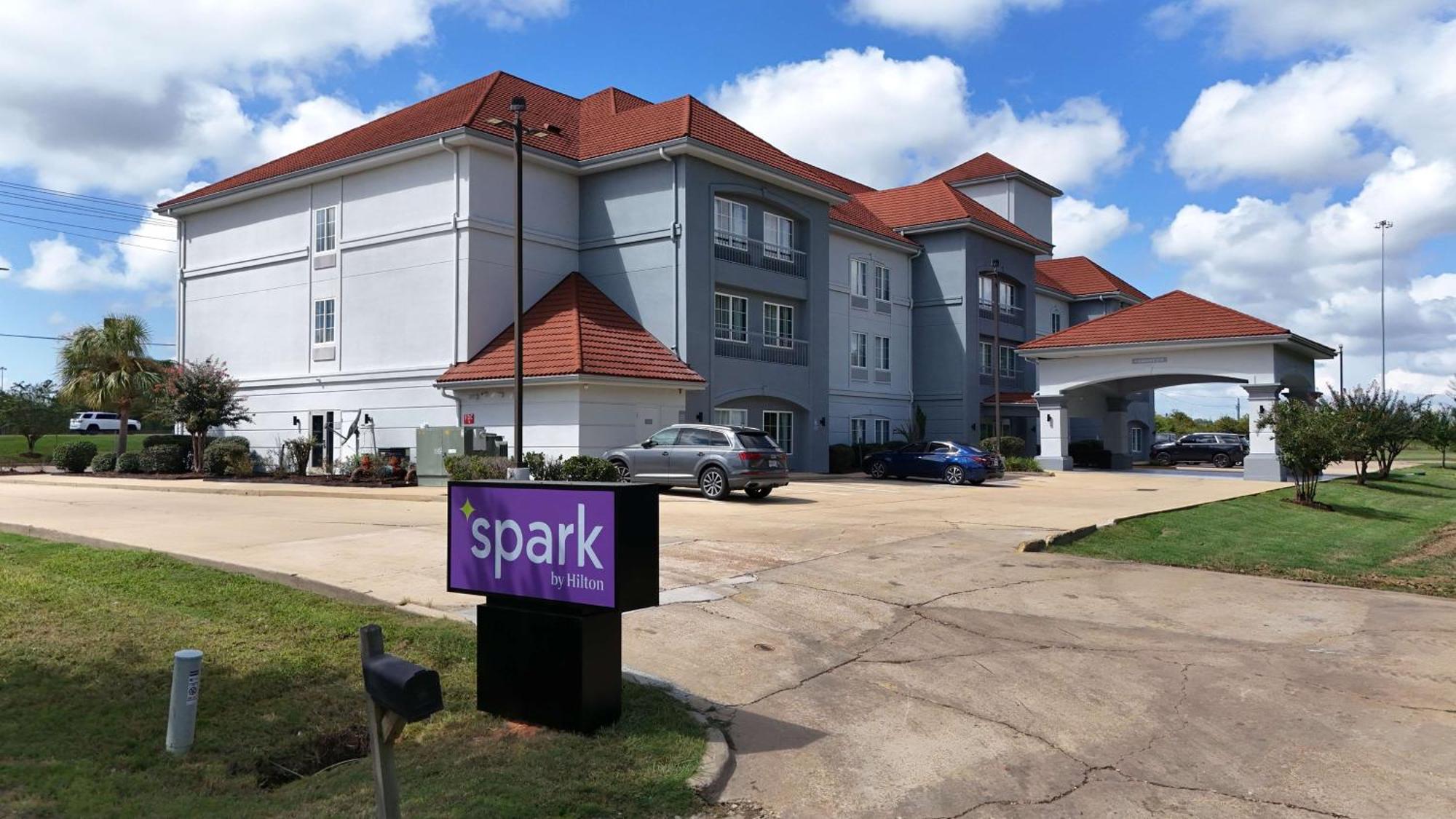 Spark By Hilton Brandon Bagian luar foto