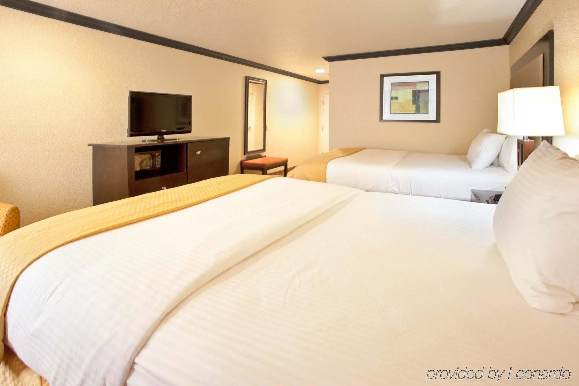 Spark By Hilton Brandon Bagian luar foto